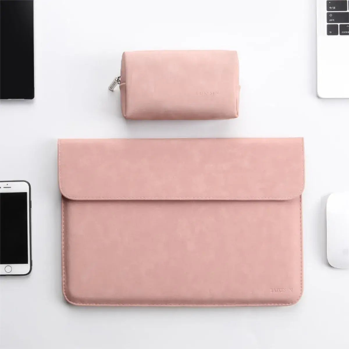 Magnetische Laptop Hülle mit Klappe als Tablet Case draufsicht mit Kabeltasche und Computer in Rosa